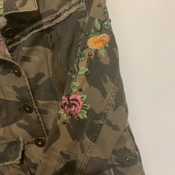 Camo jacket bordada - Picture 3 of 4